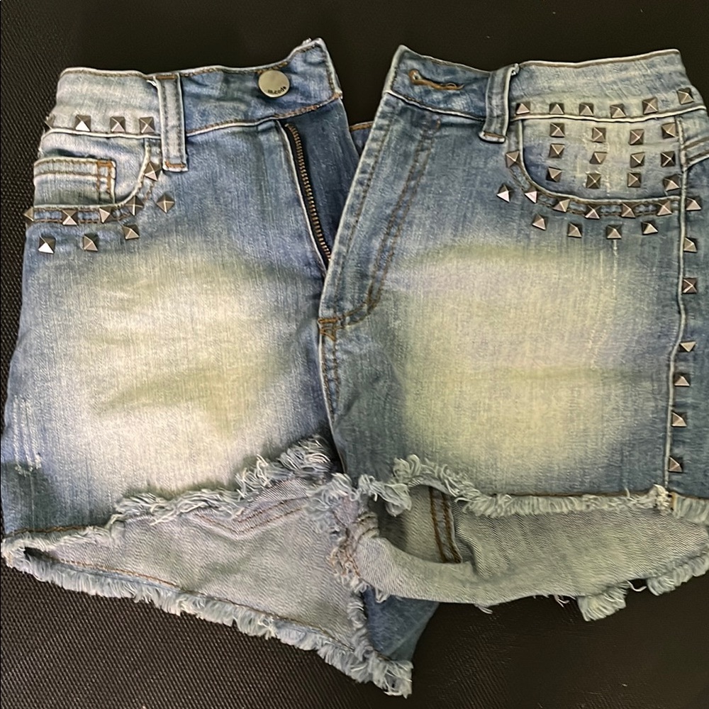 Distressed Studded Denim Women Shorts by Mindcode - 90/00’s Style